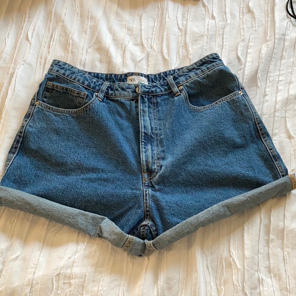 Zara Medium Wash Denim Mom Jean Shorts